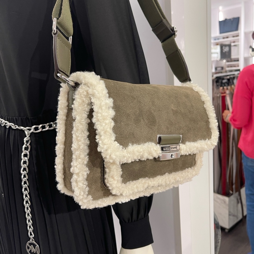 MICHAEL KORS Bradshaw Medium Suede and Faux Shearling Messenger Bag
Olive
NWT - Picture 12 of 16